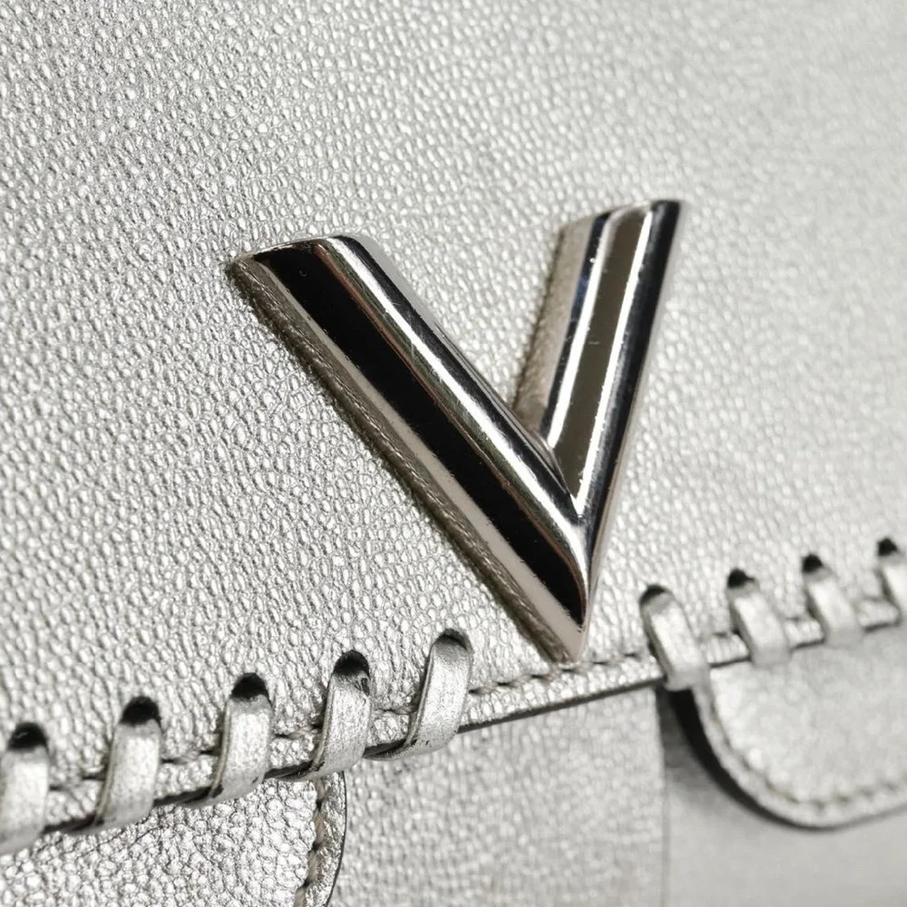 Louis Vuitton Cuir Plume Ecume Very Chain Bag Argent silver 3 way bag